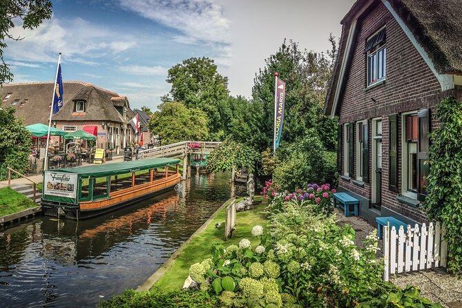 From Amsterdam: Guided Day Trip to Giethoorn With Boat Tour