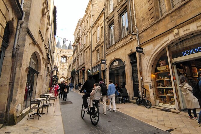 From Bordeaux to Saint-Emilion by E-Bike: Lunch & Wine Tasting