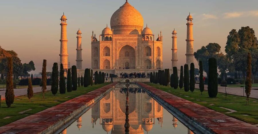 From Delhi : 2-Days Taj Mahal & Agra Trip With Accommodation