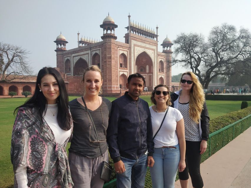 From Delhi: All Inclusive Sunrise Taj Mahal Tour by Car