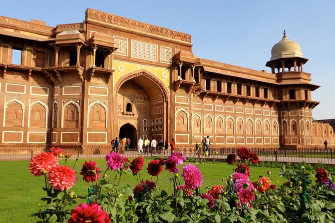 From Delhi: Private Day Trip to Taj Mahal With Car & Guide