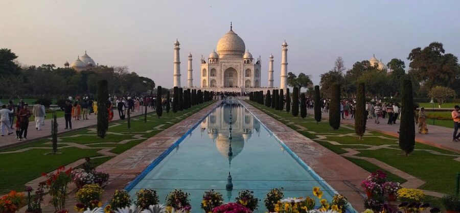 From Delhi: Private Taj Mahal Sunrise Tour by Car