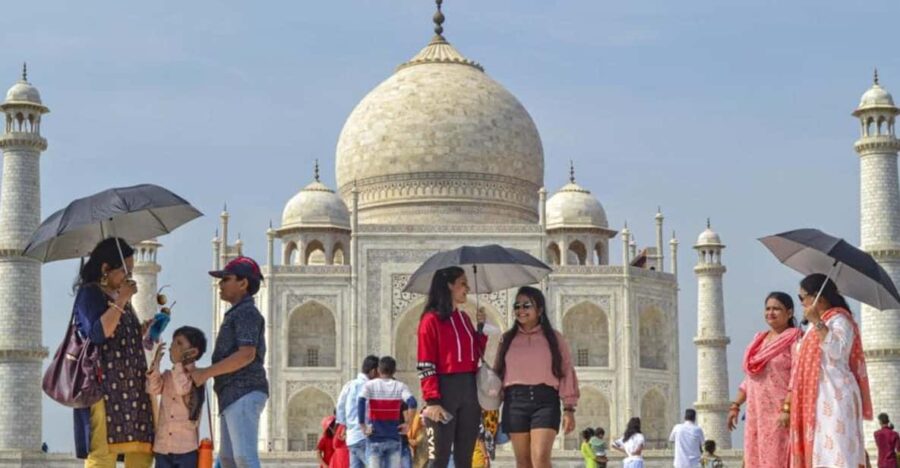 From Delhi: Private Tour to Taj Mahal and Agra Fort By Car