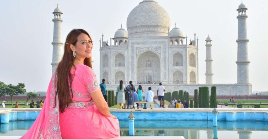 From Delhi: Same Day Taj Mahal, Agra Tour by AC Car