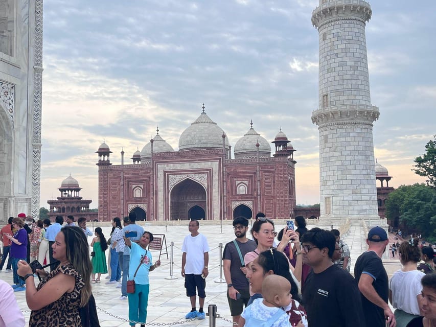 From Delhi: Sunrise Tour to Agra Treasures With Car