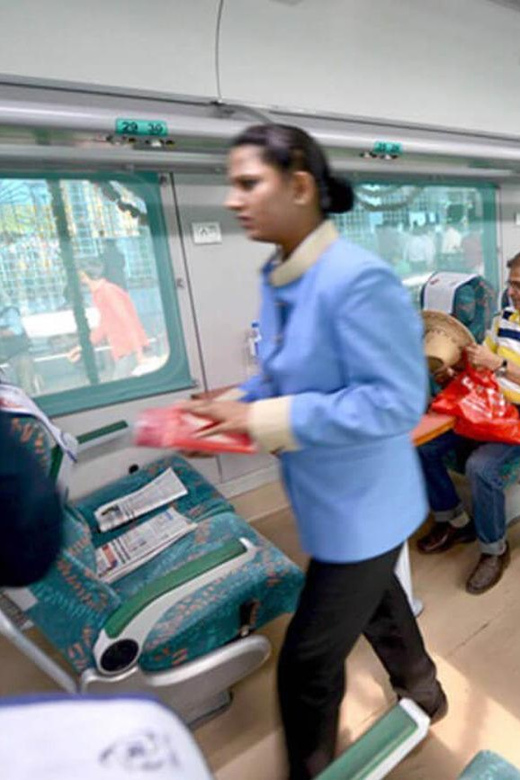From Delhi: Taj Mahal & Agra Tour by Superfast Gatiman Train