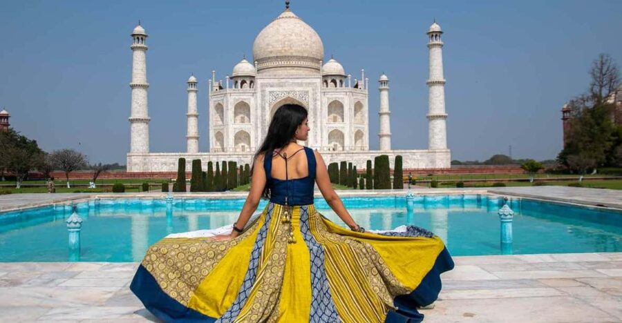 From Delhi: Taj Mahal Private Day Tour With Entrance & Lunch