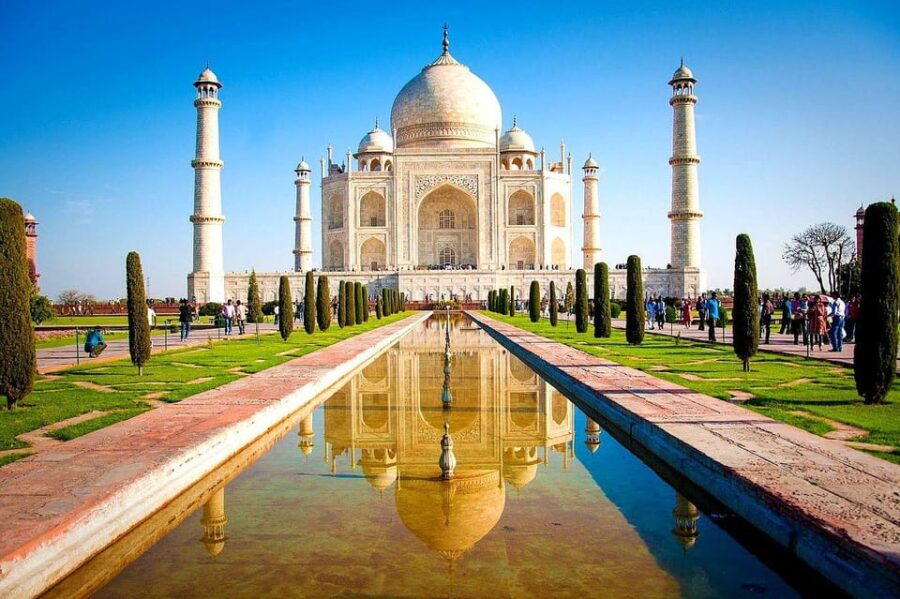 From Delhi: Taj Mahal Sunrise and Agra Fort Private Tour