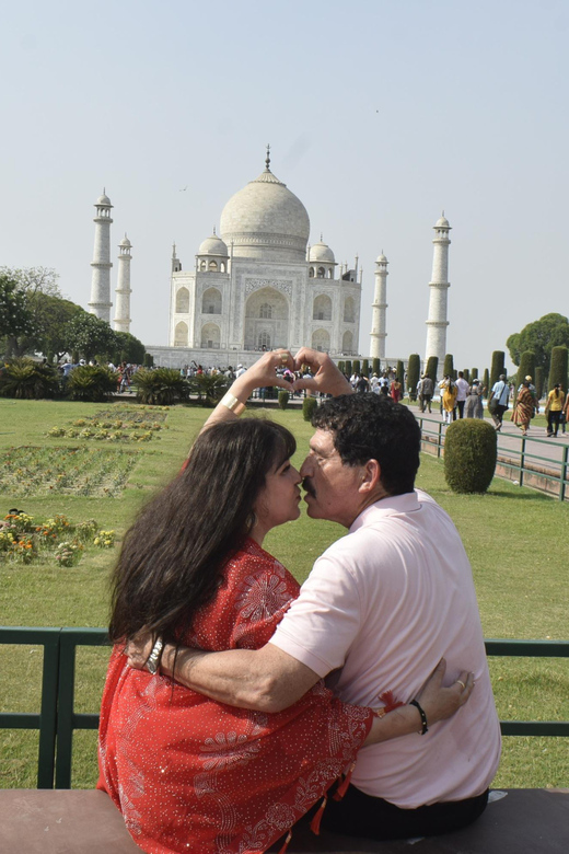 From Delhi: Taj Mahal Sunrise With Fatehpur Sikri in 2 Days