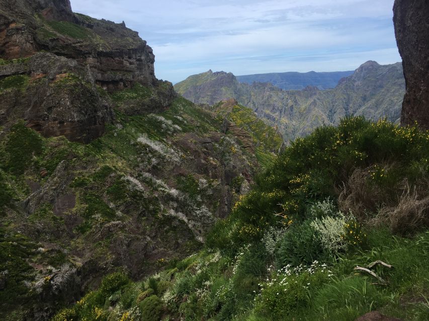 From Funchal: Santana and Pico Do Areeiro East Island Tour