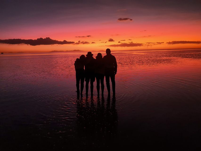 From La Paz: Uyuni Salt Flat Tour & Overnight Roundtrip Bus