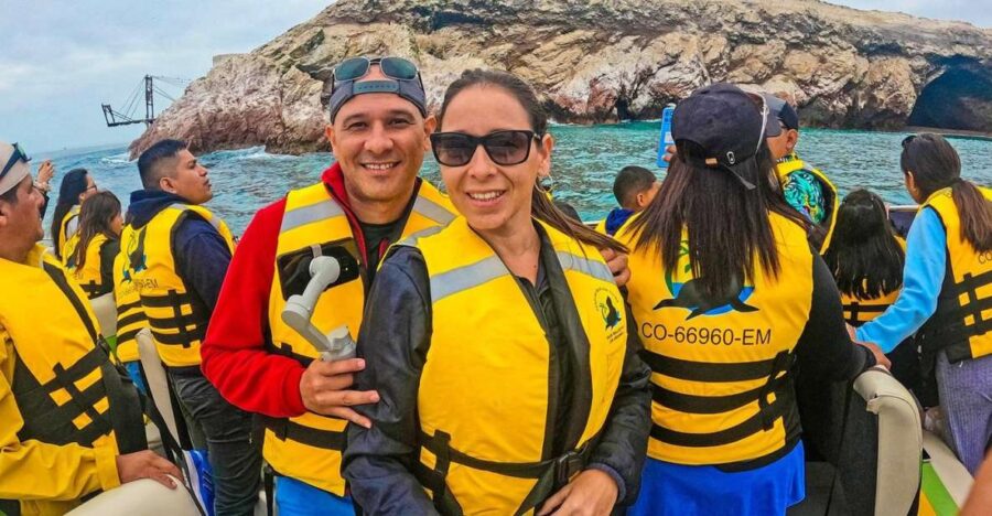 From Lima: Full Day Tour of Paracas and Huacachina Oasis