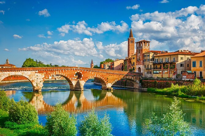 From Milan: Verona, Sirmione and Lake Garda Small Group Tour