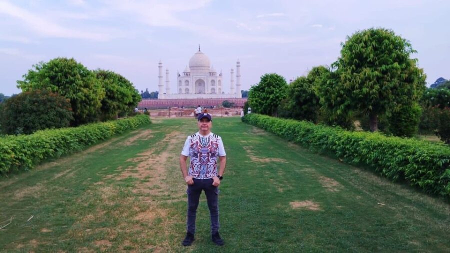 From Mumbai – Private Guided One Day Taj Mahal Tour