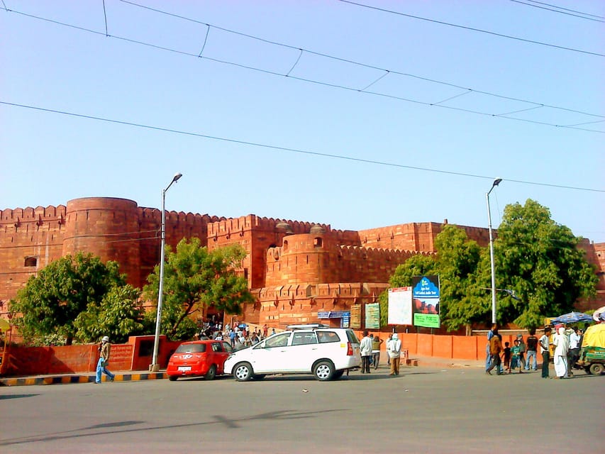From New Delhi: Private Sunrise Taj Mahal Tour by Car