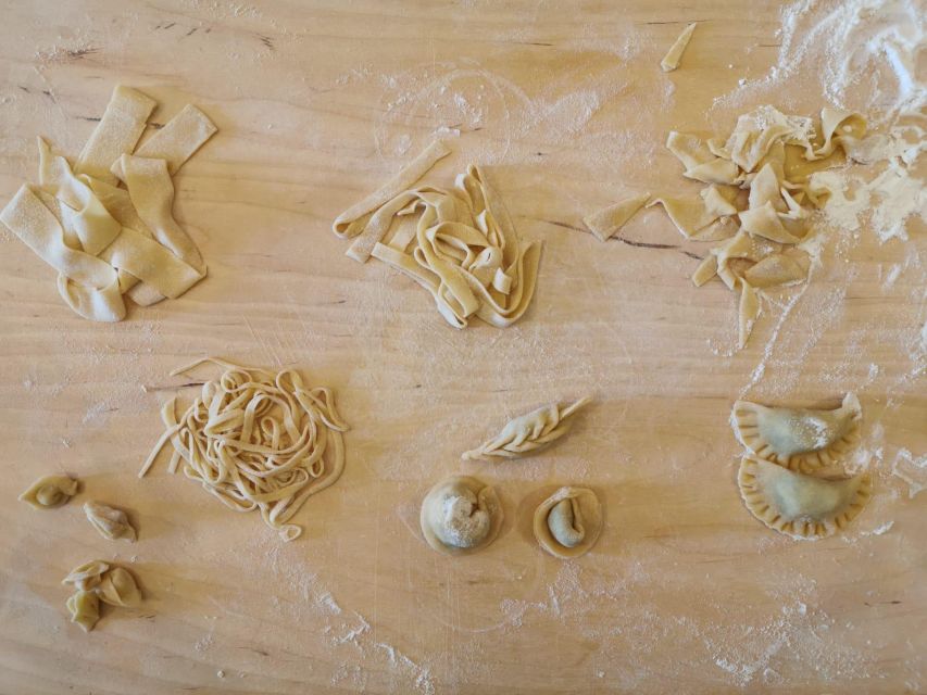 From Rome: Pasta Masterclass & Wine Tour in the Vineyard