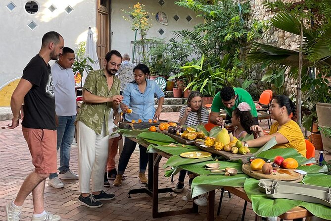 Fruit Tasting Experience in Getsemani, Cartagena