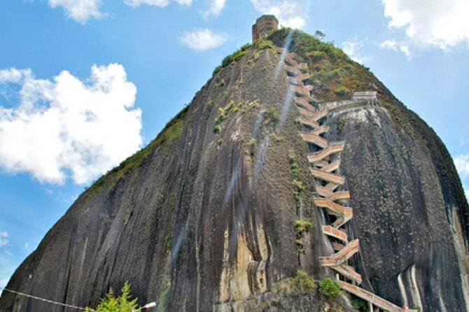 Full-Day All-Inclusive Tour Guatapé Stone of El Peñol