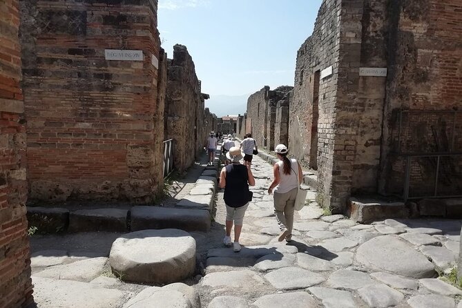 Full-Day Pompeii and Stabiae Tour With Pickup