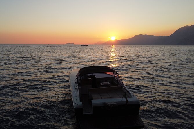 Full-Day Private Guided Tour to Amalfi Coast by Boat