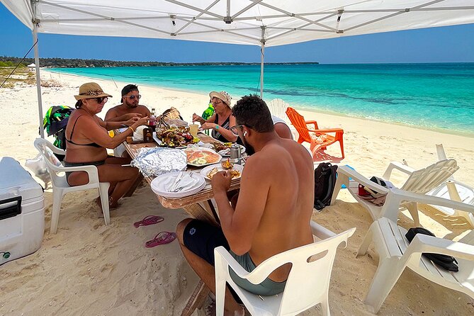Full Day Private Tour Bay of Eagles and Hoyo Pelempito