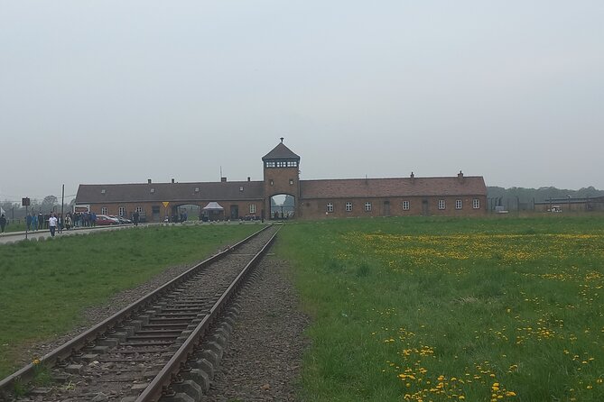 Full-Day Tour From Warsaw to Auschwitz (Guided) and Krakow by Car