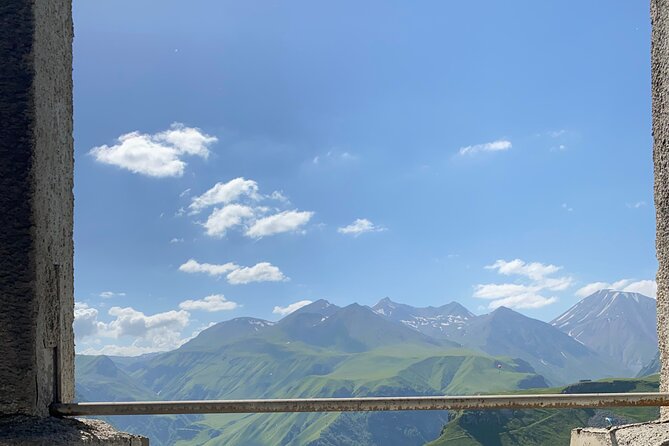 Full-Day Tour to Kazbegi With Khinkali and Wine Included