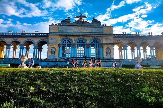 Fun & Mobile Scavenger Hunt Through the Schönbrunn Palace Park