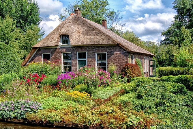 Giethoorn Small-Group Tour With Cruise and Lunch From Amsterdam - Logistics and Accessibility