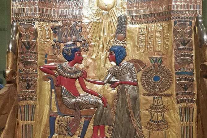 Giza Pyramids, Egyptian Museum and Old Bazaar Day Tour