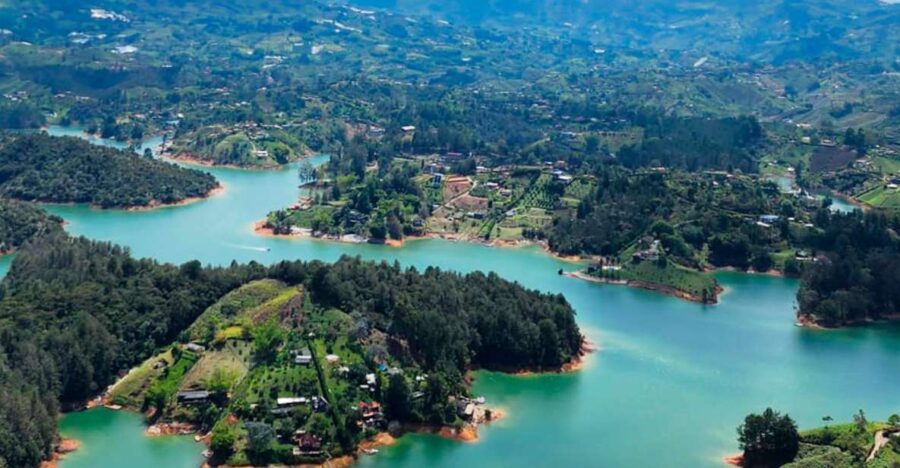Guatapé & Peñol Rock Day Group Tour