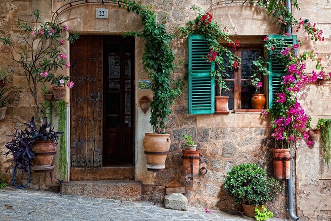 Guided Route Through Palma With Cathedral and Visit to Valldemossa (4h)
