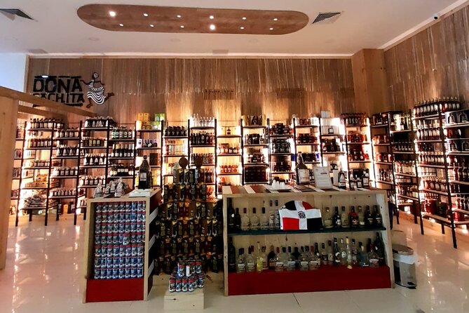 Guided Shopping Tour: Cigar Museum, Choco Factory, Rum Tasting, Souvenirs... - Inclusions and Accessibility
