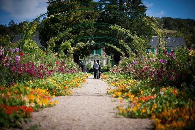 Guided Tour of Monets Gardens/Small Group
