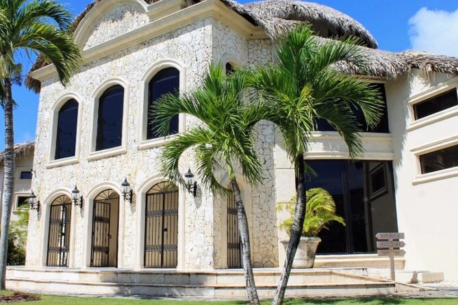 Guided Tour to Don Lucas Cigars Factory and Souvenirs Store