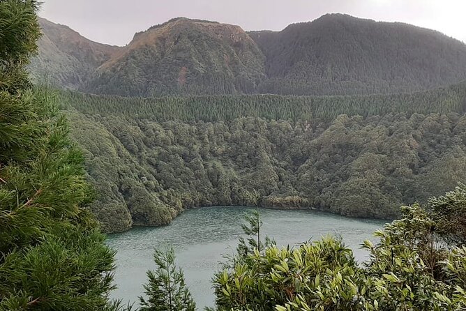 Guided Visit to the Crater and Volcano of Lagoa Das Sete Cidades - Tour Overview and Details