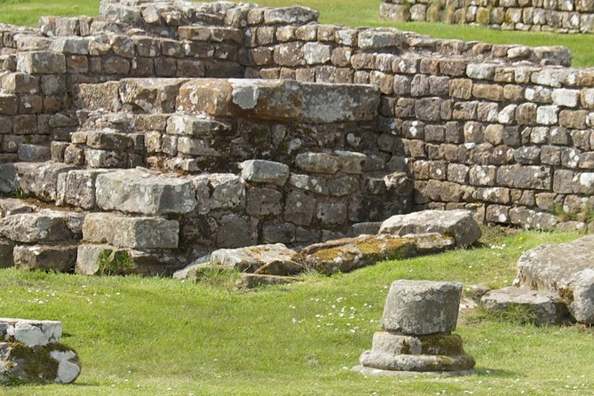 Hadrians Wall: a Self-Guided Audio Tour Along the Ruins