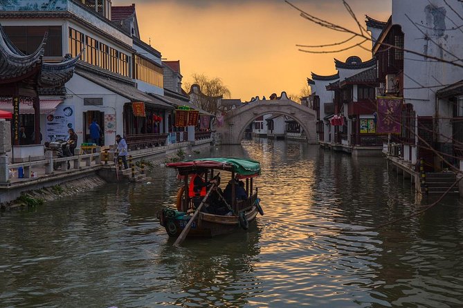 Half Day Private Tour to Zhaojialou Ancient Town With Lunch and Boat Ride