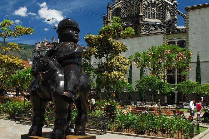 Half Day Transformation Tour and Comuna 13 in Medellin