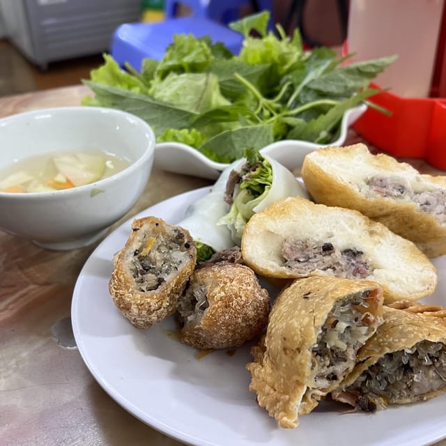 Hanoi: Authentic Food Tour With Local Pals