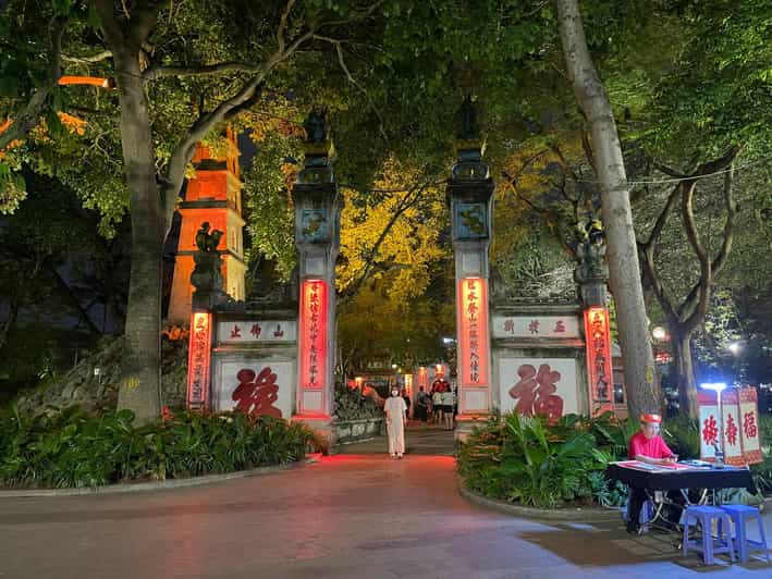Hanoi Private Tour: Walking & Discovering Local Culture