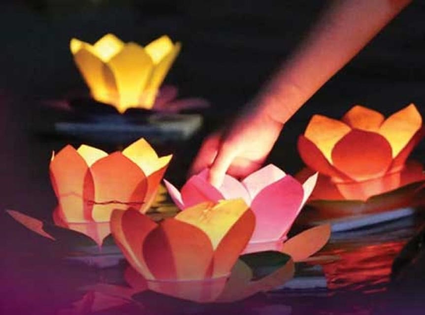 Hoi An: Boat Ride on Hoai River & Release the Flower Lantern