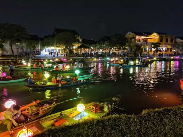 HOI AN : NIGHT BOAT TRIP WITH LANTERN