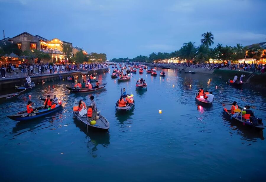 Hoi An Tour: Boat Ride and Flower Lantern Ceremony