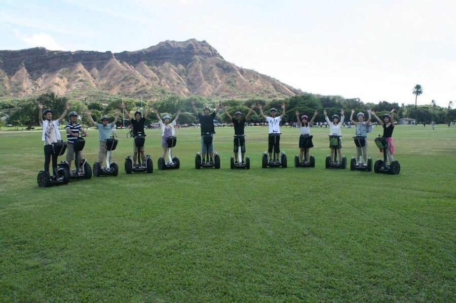 Honolulu: Magic Island & Ala Moana Park Segway Tour