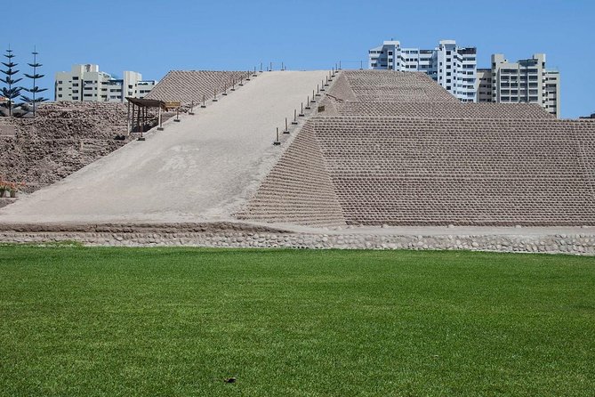 Huallacmarca Pyramid & Larco Museum – Footprints of the Past