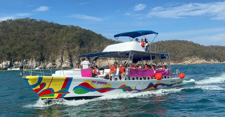 Huatulco: Premium Boat Tour With Snorkel Experience.