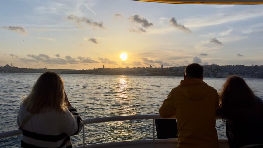 Istanbul: Sunset or Evening Sightseeing Cruise & Audio Guide
