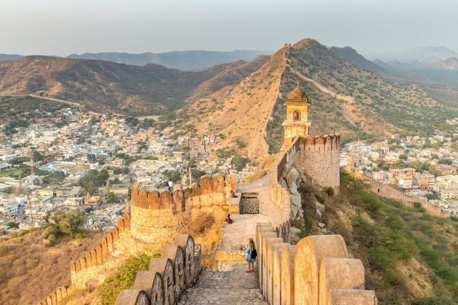 Jaipur: Amber Fort Hawa Mahal and Jantar Mantar Tour