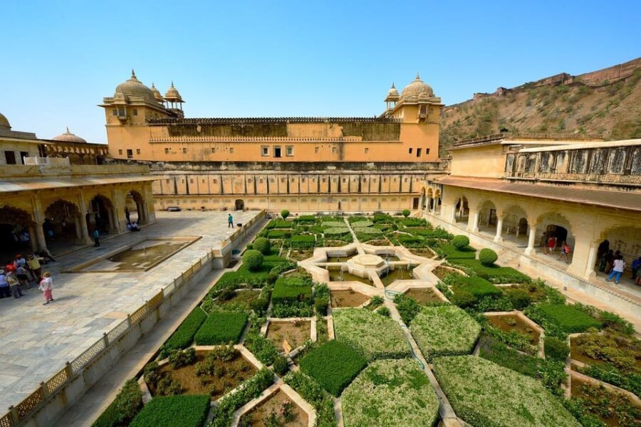 Jaipur Half-Day Tour to Amer Fort, Jal Mahal & Stepwell